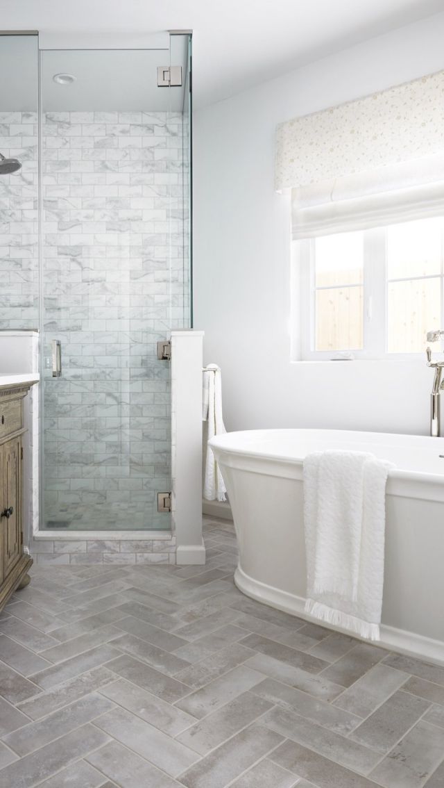 Are you a bath person or a shower person?  Here’s a few tubs that are sure to be a delicious daily destination, and perhaps even convert a few “shower” peeps to becoming soaking tub lovers!

Enjoy!

Architectural + Interior Design Build: @4ptdesignbuild
Photography: @zekeruelas @riley_jamison @phblic311design

#cleanfreshmodern #interiorsforrealliving #losangeles #luxurybathroomdesign