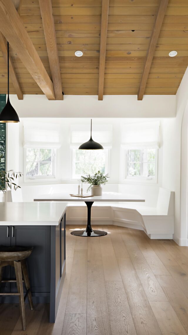 Nook goals. 🤍 Still a heartwarming favorite, and certainly one of your most loved posts from 2023. 

Happy Wednesday! 

Interior + Architectural Design @4ptdesignbuild
Photography @public311design

#cleanfreshmodern #interiorsforrealliving #losangeles #nookgoals #kitchenremodel #kitchendesigner #modernfarmhouse