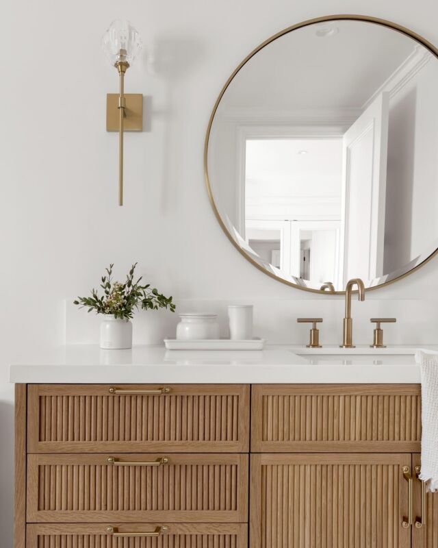 Petite spaces crafted for BIG impact! This charming magical multi-textured big kids bath was designed for growth, sharing, durability, longevity, and versatility.  A neutral palette with a feminine touch as a base for trending and ever-changing layers! 

Happy Friday, lovelies! 🤍

Interior Architecture + Design @4ptdesignbuild 
Photography @public311design 
#4ptclientfrenchcontemporarywithakillerview 

#cleanfreshmodern #interiorsforrealliving  #calabasas #socalinteriordesigner #losangeles #fromwhereistand
#hometohave #currenthomeview #smmakelifebeautiful #doingneutralright #designsponge #ruedaily #wearevivir #thenewsouthern #myhomevibe #hometour #lightandbright #anthrohome #dreamkitchen #kitchengoals #myhousebeautiful #houseenvy #sodomino #luxeathome