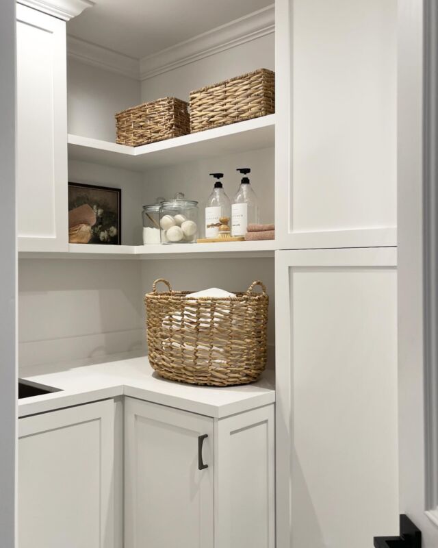 Don’t ya’ just love a well appointed and organized space for laundry; even if it’s petite, it can really work! 🩶 #smallspacebigimpact 

Happy Tuesday, loves! xx

Architectural + Interior Design @4ptdesignbuild 

#cleanfreshmodern #interiorsforrealliving  #calabasas #laundryroomdesign #socalinteriordesigner #losangeles #fromwhereistand #laundryroommakeover 
#hometohave #currenthomeview #smmakelifebeautiful #doingneutralright #designsponge #ruedaily #wearevivir #thenewsouthern #myhomevibe #hometour #lightandbright #anthrohome #laundryroom #laundryroomdecor #myhousebeautiful #houseenvy #sodomino